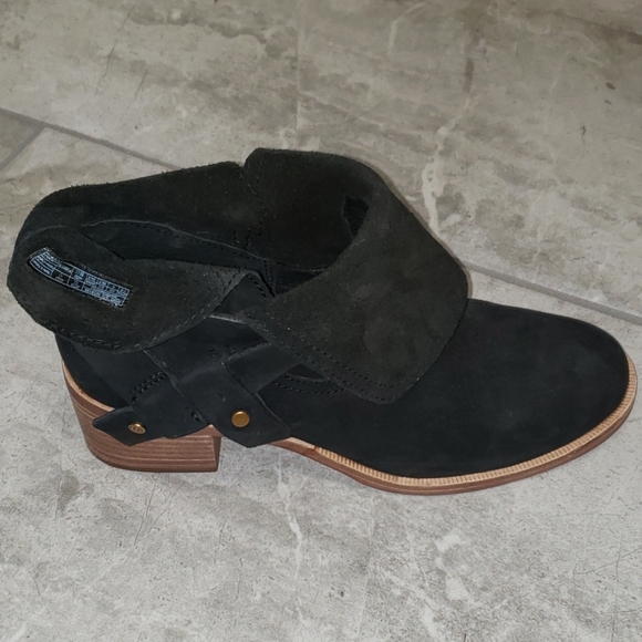 Uggs - Picture 2 of 6